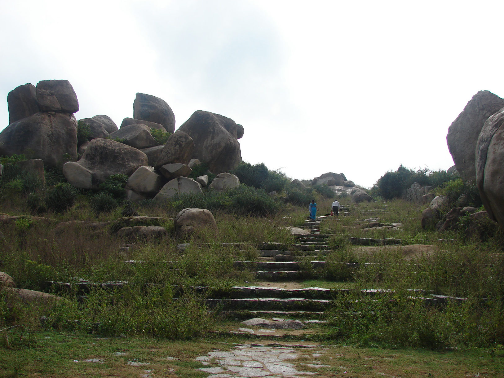 Hampi on foot - The climb up to Achutaraya temple