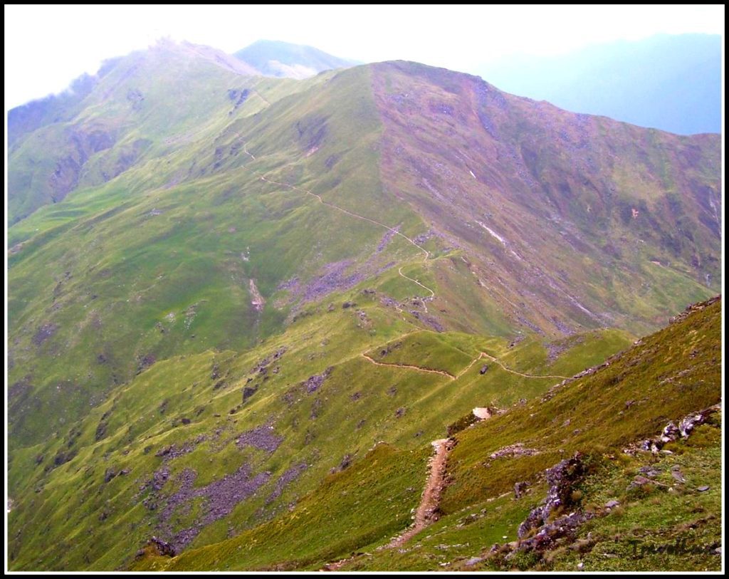 Unending mountain trails on route from Pathar Nachauni to Bhagwabasa