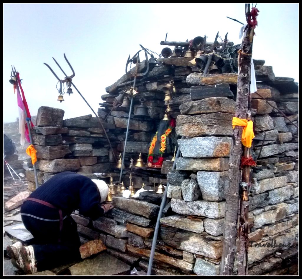 A stone temple with a black Ganesh idol midway between Pathar Nachauni to Bhagwabasa