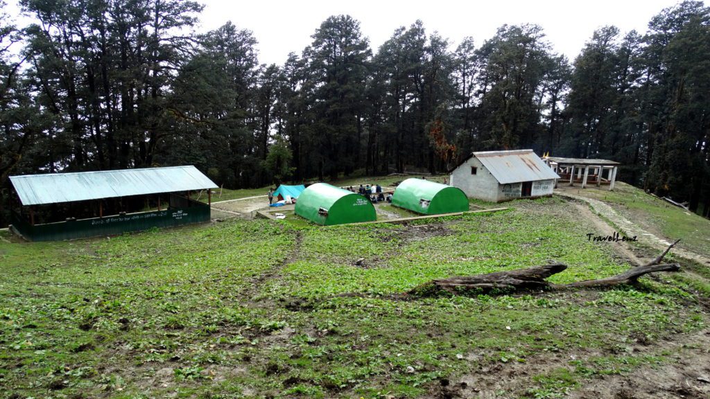 A forest guest house midway between Pathar Nachauni and Lohajung