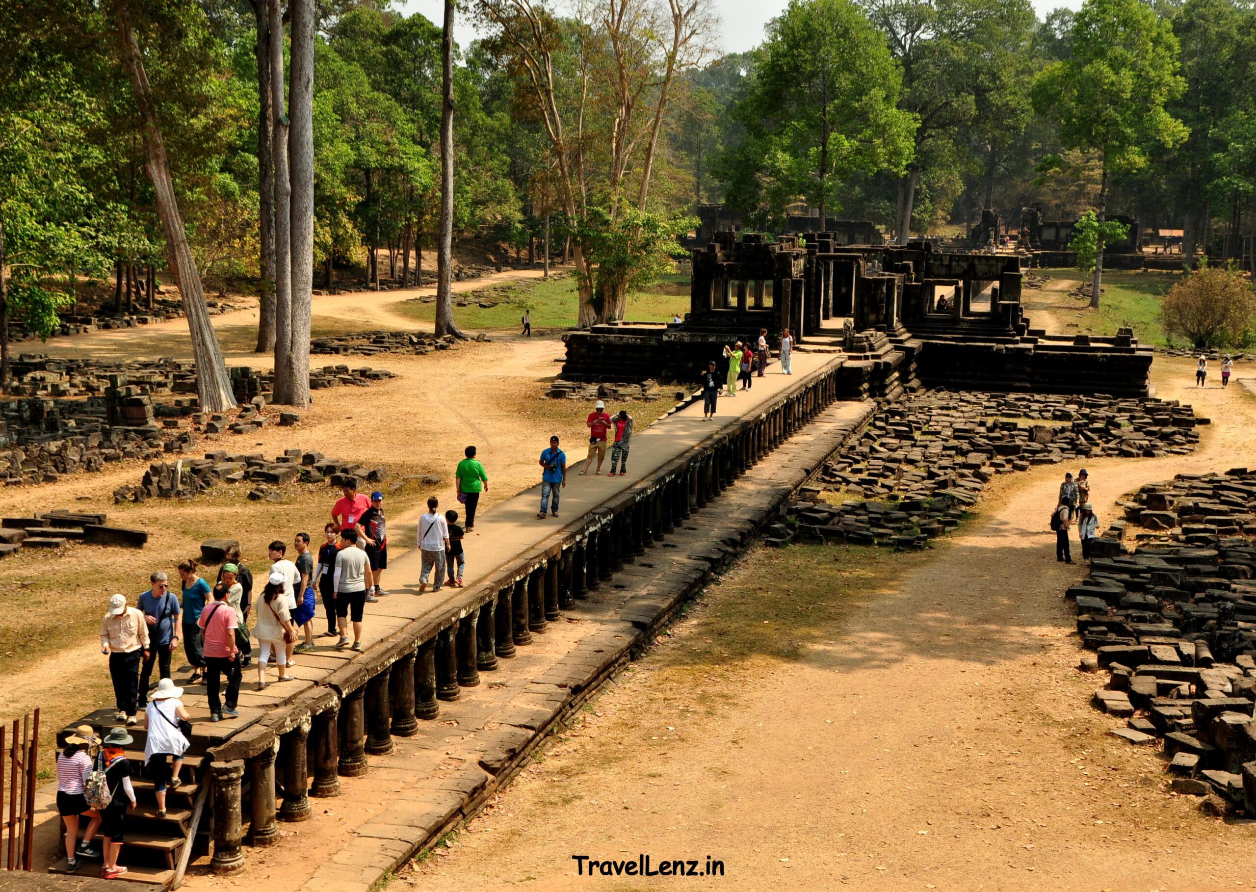 Baphuon - Gopura and elevated walkway