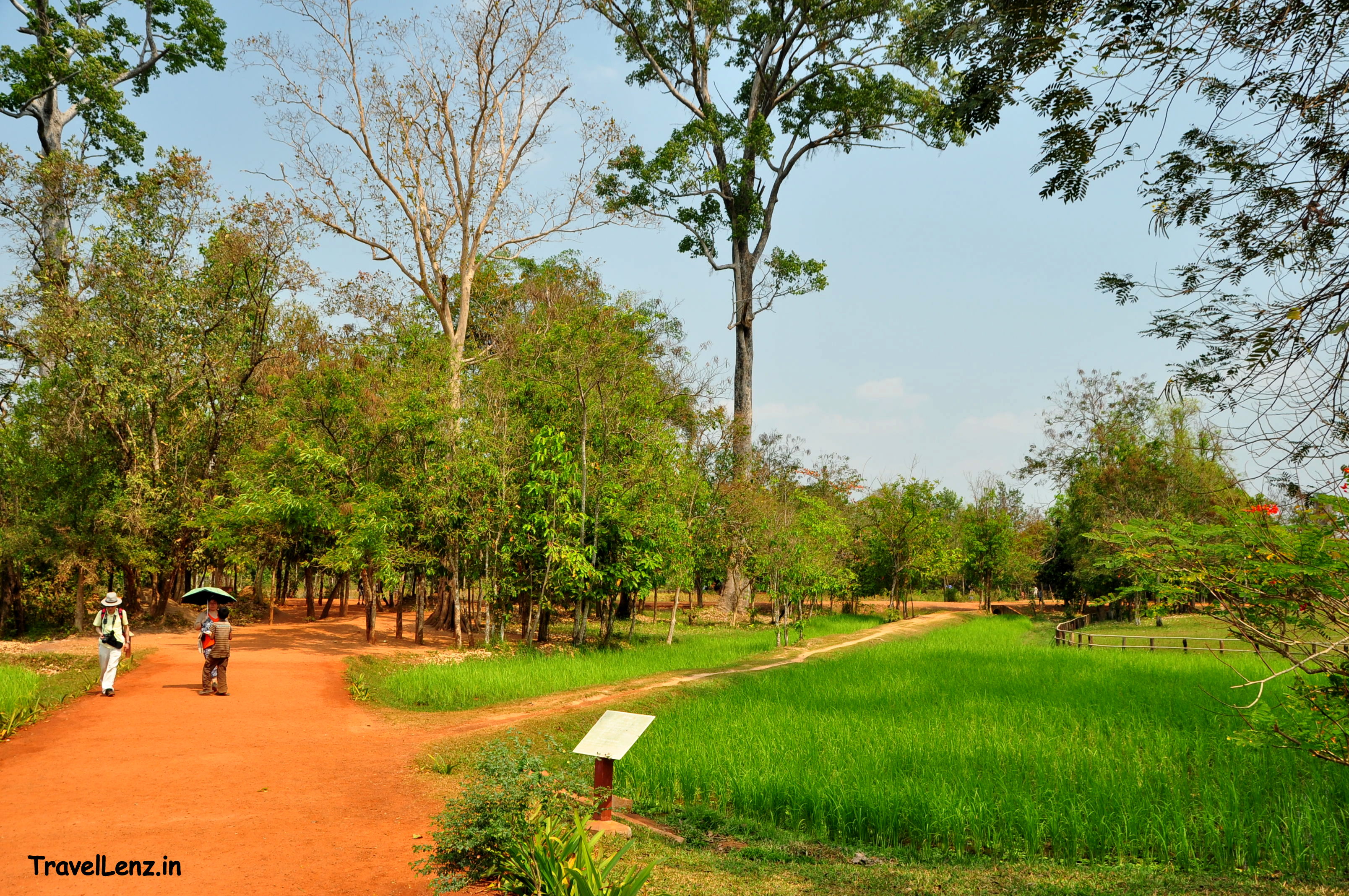 On the way to Banteay Srei temple