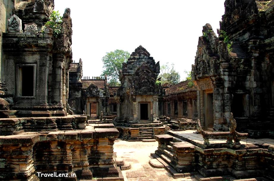 Banteay Samre - Interior moat