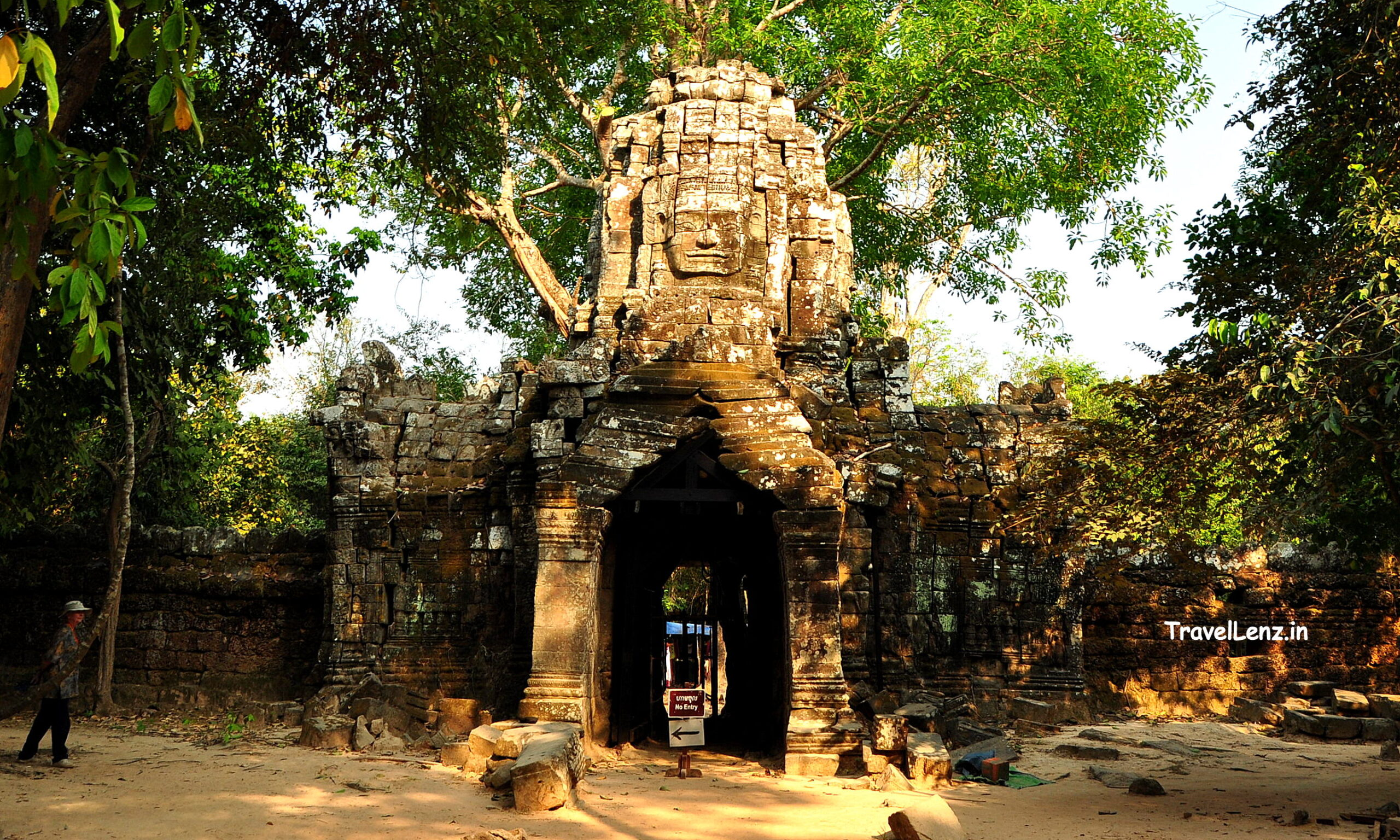 Ta Som - Eastern gopura